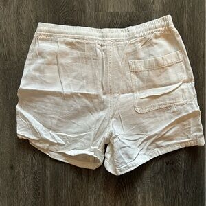 ZARA mens white linen shorts
Size large